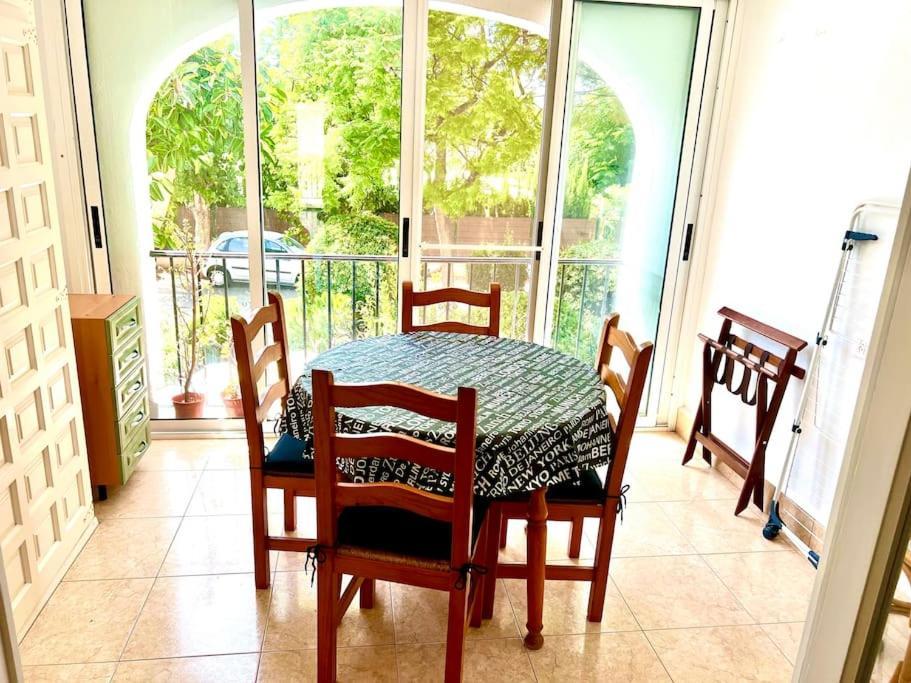 Schnuckelige Wohnung Naehe Meer Дения Экстерьер фото